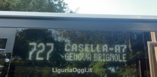 Isorelle, sulla corriera non c’è posto e i passeggeri bloccano il viaggio Amt Casella Genova Bus