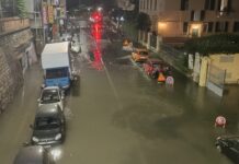 Genova, tubo rotto in via Isonzo, strada allagata e quartieri senza acqua Sturla via isonzo allagata 4 settembre 2024