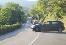 Stella, tir incastrato sulla SS 334: strada chiusa e poi riaperta