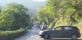 Stella, tir incastrato sulla SS 334: strada chiusa e poi riaperta
