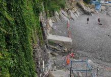 Genova, cadono calcinacci dalla strada: transennata la spiaggia di via Gianelli