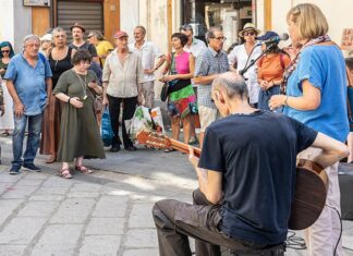 artisti strada Genova Buskers