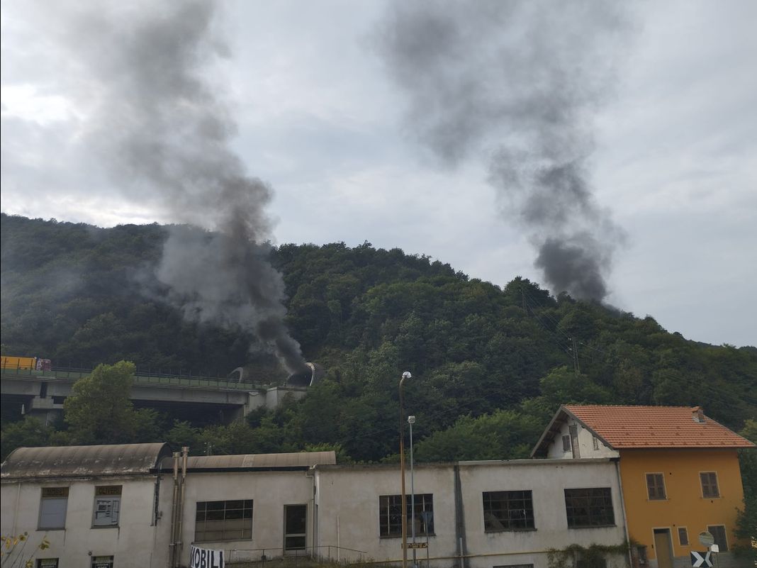 incendio autostrada A26 galleria Masone