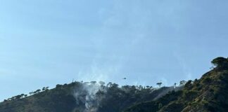 Genova, incendio sul monte Moro, in azione gli elicotteri incendio Monte Moro Genova 15 settembre 2024