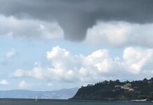Cogoleto, tromba marina inizia a formarsi e si scioglie – Video tromba marina funnel Cogoleto