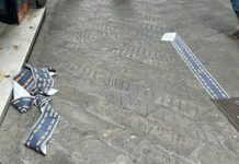 Genova Jeans Week, c’è chi distrugge cartellonistica e totem genova Jeans week vandalismo