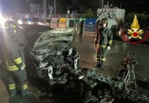 Genova, auto e scooter in fiamme a San Martino incendio san martino 26 ottobre 2024