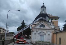 Sestri Levante, cadono ardesie dalla chiesa, via Nazionale chiusa Sestri Levante cappella santa maria rosario