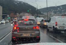 Genova, pedone investito in via Piacenza e incidente a ponte Carrega: traffico in tilt