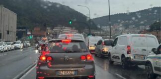 Genova, pedone investito in via Piacenza e incidente a ponte Carrega: traffico in tilt