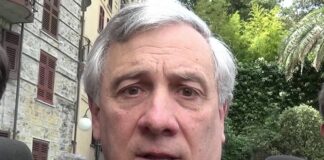 Elezioni in Liguria, giornalisti spintonati e colpiti all’incontro con Tajani Antonio Tajani