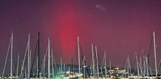 Aurora boreale rossa ancora visibile in Liguria Aurora boreale rossa Lavagna 12 ottobre 2024