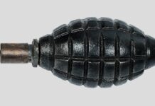Genova, nascondeva due bombe a mano in casa, paura al Biscione bomba a mano granata ananas