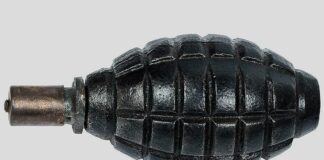 Genova, nascondeva due bombe a mano in casa, paura al Biscione bomba a mano granata ananas