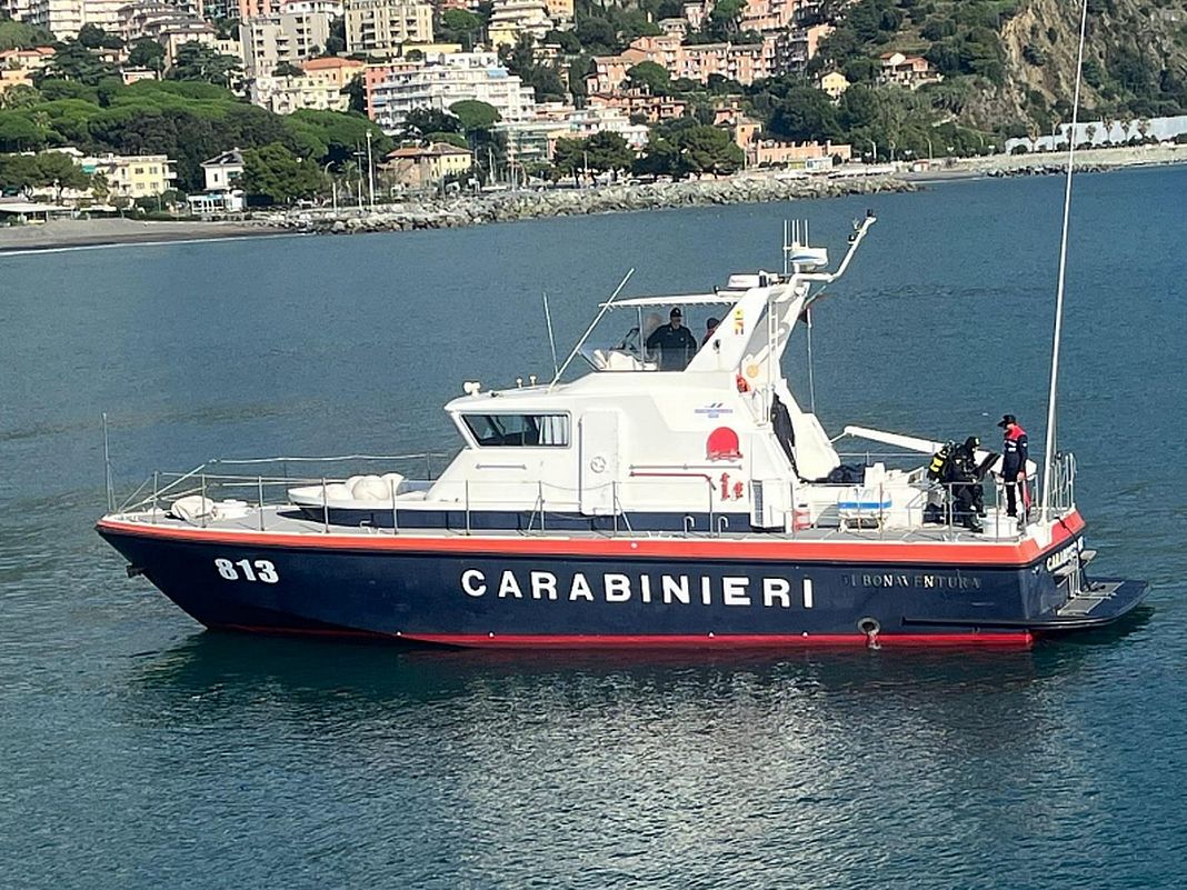 carabinieri subacquei barca