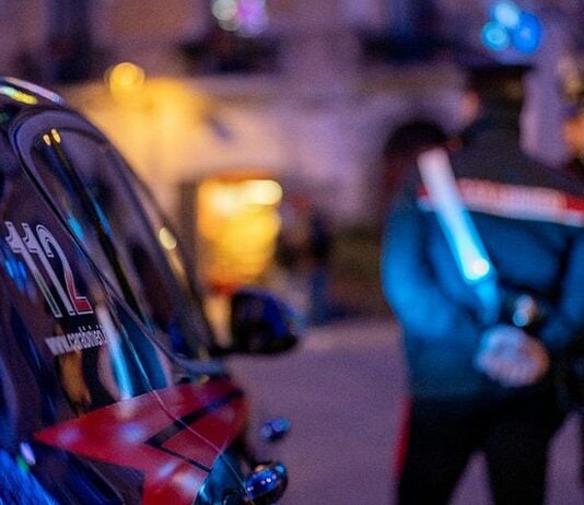 Incidente a Ceriale, folla sotto casa dell’autore del video shock: intervengono i carabinieri carabinieri notte