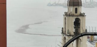 Genova, legname e rifiuti nel canale di calma, a rischio la regata storica? legname canale calma Pra'