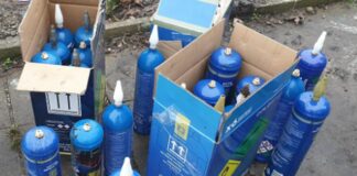 Genova, spacciava anfetamine e gas esilarante davanti ad una discoteca protossido di azoto gas esilarante