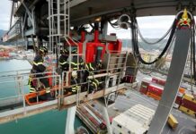 La Spezia, Vigili del fuoco in soccorso di un gruista a 40 metri per una esercitazione vigili del fuoco la spezia