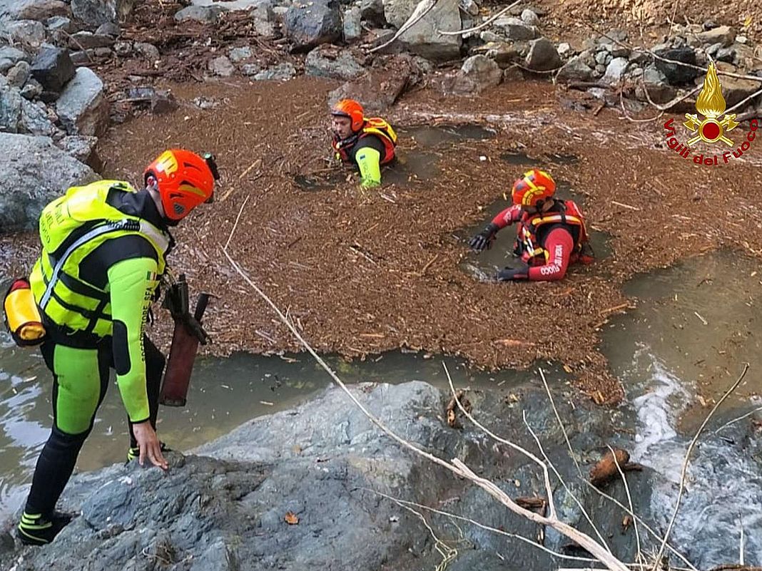 Vigili del fuoco ricerca torrente