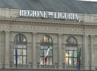 Regione Liguria piazza De Ferrari balcone
