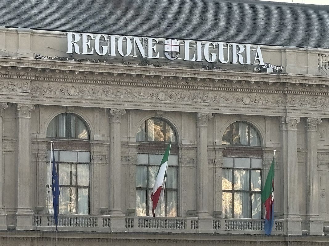 Regione Liguria piazza De Ferrari balcone