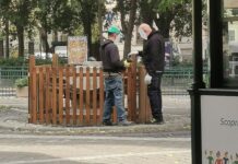 Genova, recintata e nascosta alla vista dei passanti la fontana di piazza Manzoni San Fruttuoso fontana piazza Manzoni recintata