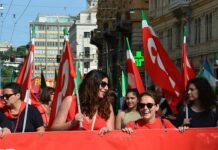 Genova, in centro il corteo del No Meloni day Studenti manifestazione Genova