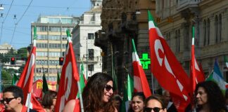 Genova, in centro il corteo del No Meloni day Studenti manifestazione Genova