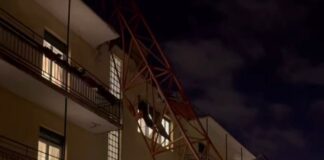 Genova, gru crolla su Rsa Camaldolina in via Chiodo: soccorsi sul posto