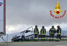 Auto fuoristrada al Passo del Faiallo resta in bilico Auto in bilico Faiallo