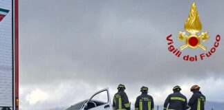 Auto fuoristrada al Passo del Faiallo resta in bilico Auto in bilico Faiallo