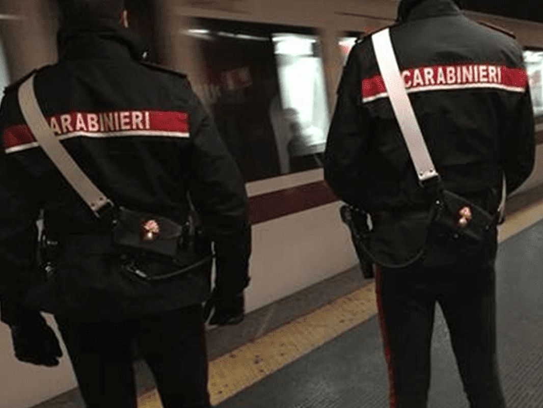 carabinieri Treno ferrovia