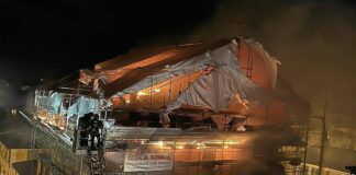 Chiavari, in fiamme il tetto di un palazzo in centro Chiavari incendio 23 novembre 2024