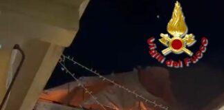 Chiavari, incendio sul tetto di un palazzo, polemiche sui tempi di intervento chiavari incendio 23 novembre 2024