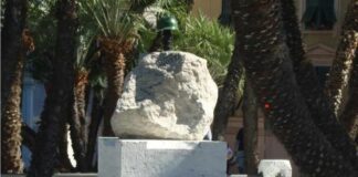 Genova, rubato l’elmetto del 1916 dal monumento ai Caduti di Carignano elmetto rubato monumento Carignano Genova