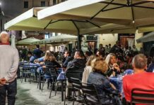 Genova studia come incentivare la Buona Movida con un progetto europeo Piazza delle Erbe Genova movida