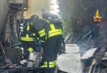 Genova, brucia vecchi mobili nel cortile e provoca un incendio, denunciato incendio Coronata 23 novembre 2024