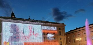 Genova, le immagini contro la violenza sulle donne sul palazzo della Regione Liguria Violenza sulle donne