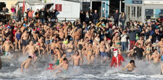 Alassio, Cimento invernale per 230 temerari, ma il clima aiuta Alassio, cimento invernale 2024