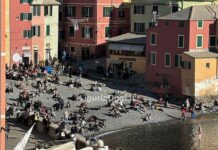 Boccadasse, sole e temperature miti e si mangia sulla spiaggia Boccadasse 27 dicembre 2024