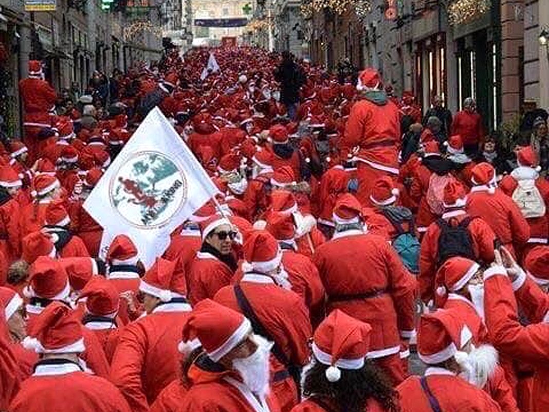 Camminata Babbi Natale Genova