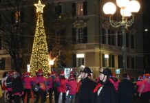 Genova, carabinieri in uniforme con sciabola e mantello per un Natale sicuro Carabinieri alta uniforme Natale Genova