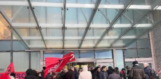 Genova, alla Ericsson la letterina di Natale annuncia licenziamenti Ericsson manifestazione Genova