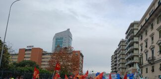 Genova, corteo in movimento a Sampierdarena, traffico nel caos corteo fiom 13 dicembre 2024