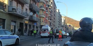 Genova, pensionata travolta da auto in via Piacenza, è grave incidente via Piacenza 21 dicembre 2024