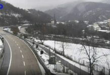 Maltempo Liguria, nevicate in corso in A7 e in A26 neve autostrada A7 Isola del Cantone 8 dicembre 2024