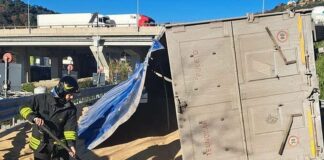 Caos Autostrade, camion ribaltato sulla A10, code e rallentamenti incidente A10 Savona 23 dicembre 2024