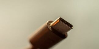 Consumatori, stop ai caricabatteria non uguali, scatta obbligo UE Type C cavo cellulare