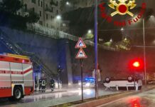 Genova, auto ribaltata in via Cantore a Sampierdarena auto ribaltata via Cantore 6 gennaio 2025